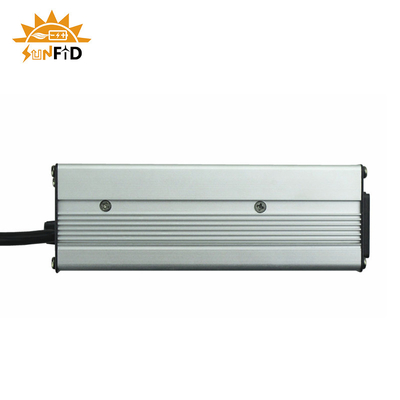 φορτιστής μπαταριών λίθιου 12v Ebike 24v 36v 48v 52v 60v 72v για το ηλεκτρικό ηλεκτρικό δίκρανο μηχανικών δίκυκλων